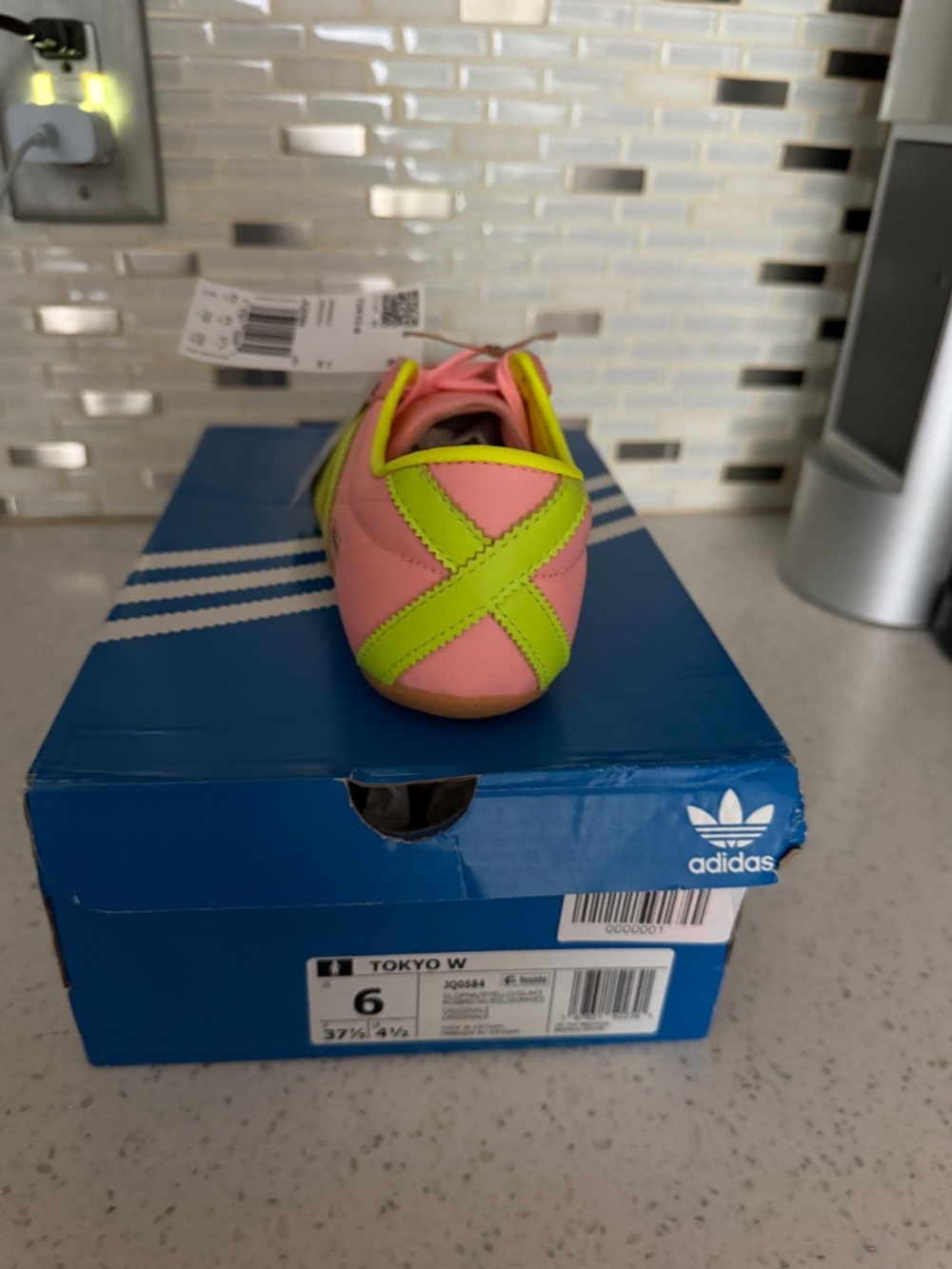 Adidas W6 Tokyo - Picture 2 of 2